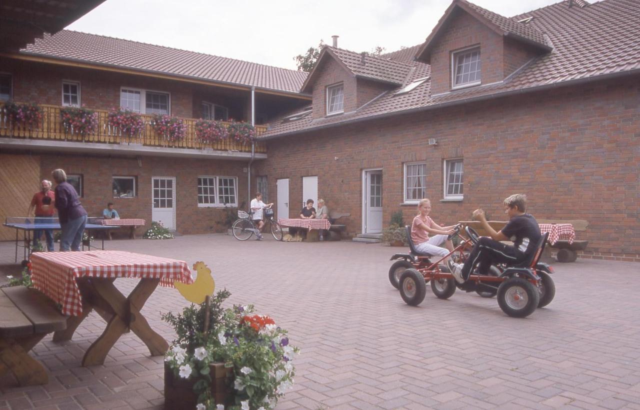 Ferienhof Meyer Landhotel Petershagen Exterior photo