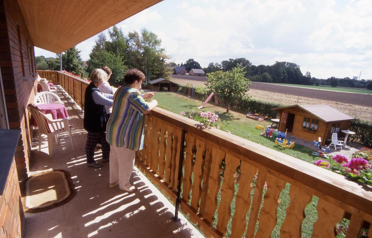 Ferienhof Meyer Landhotel Petershagen Exterior photo