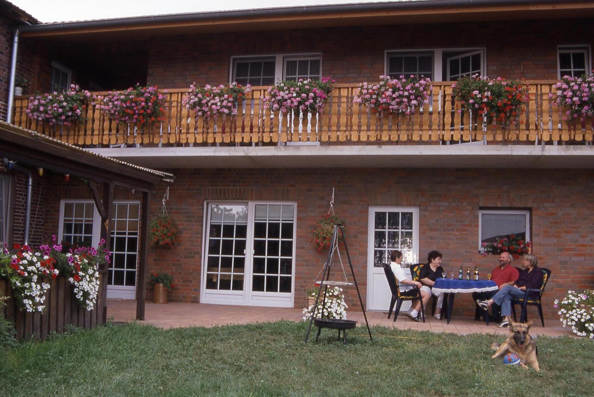 Ferienhof Meyer Landhotel Petershagen Exterior photo